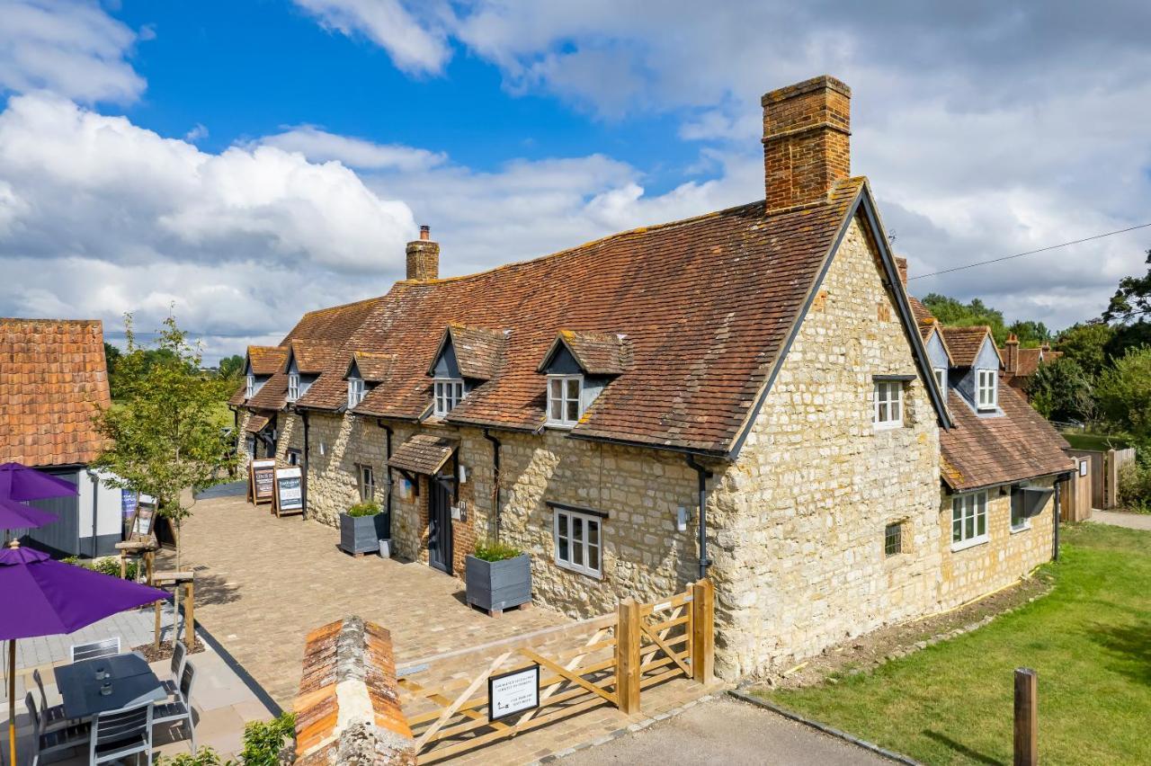The Dinton Hermit Luaran gambar