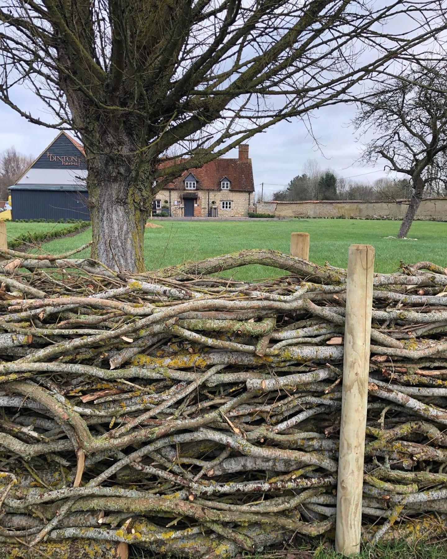 The Dinton Hermit Luaran gambar